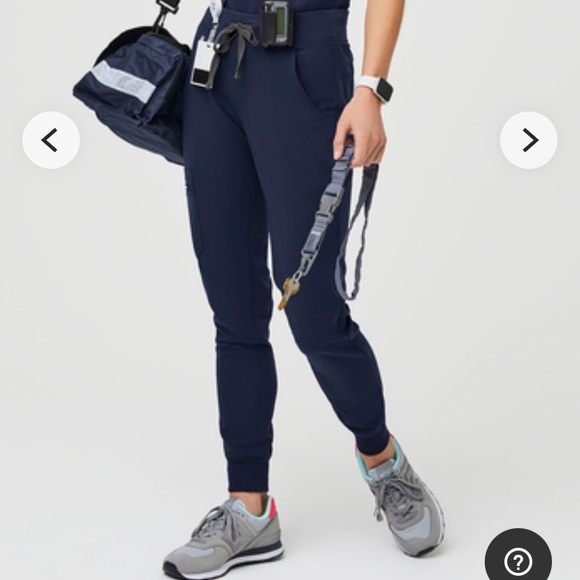 FIGS Zamora Jogger Scrubs in Navy - Picture 4 of 6